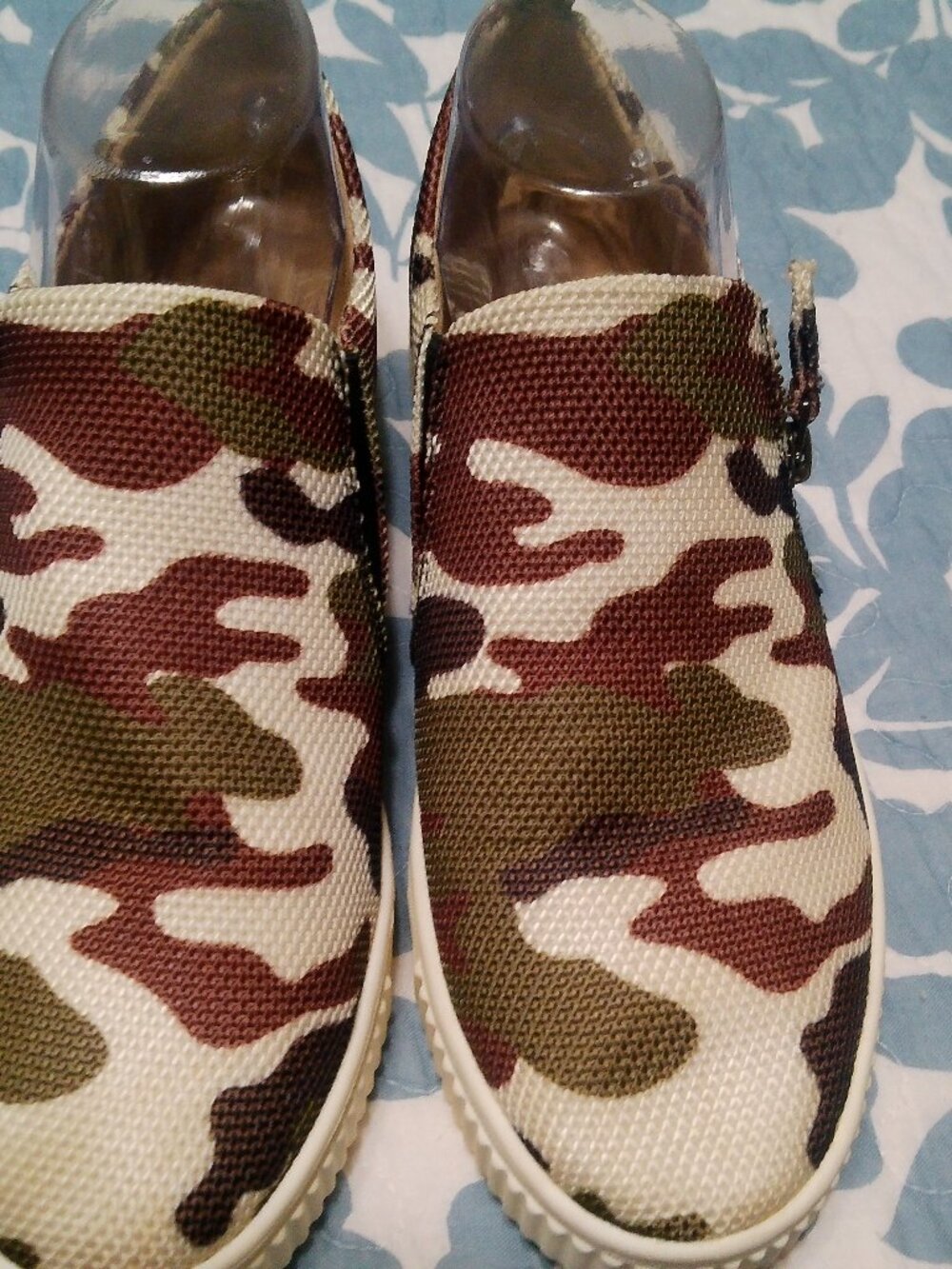 LADIES SOUL BY NATURALIZER SIZE 8.5 SIDE ZIP SNEAKER CAMO GOOD CONDITION